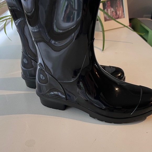 UGG Girls Sienna Black Mid Calf Rain Boot; Excellent condition - Picture 6 of 14